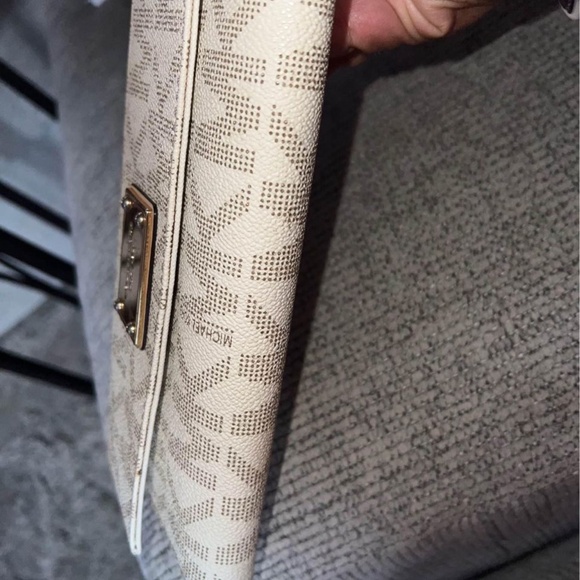 Micheal kors large wallet !! - Picture 8 of 10
